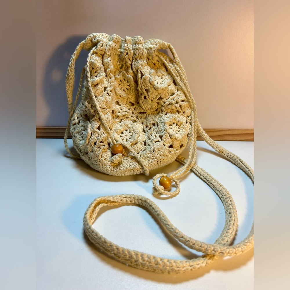 Versada 90's Elegant Crochet Floral Mini Bag - Cream